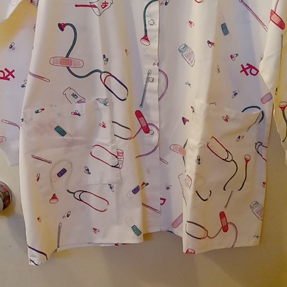 SCRUB TOP - Picture 4 of 4